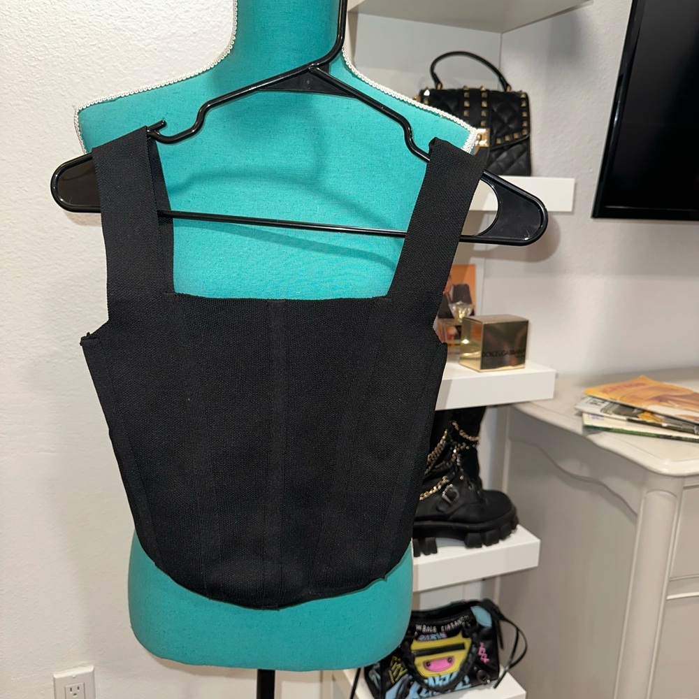 NEW Ouzu Collection Black Crop Top Never Worn